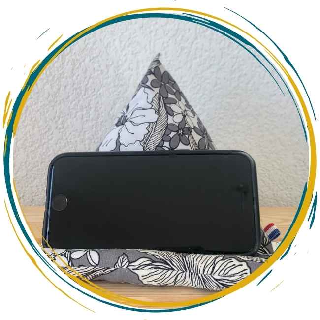 RHAPSO Couture, commande personnalisée de Mailys - mini berlingot support de téléphone