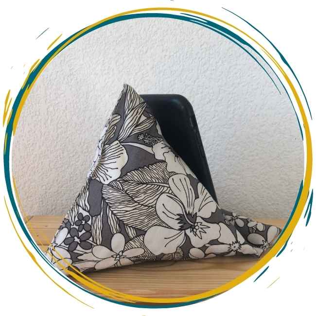 RHAPSO Couture, commande personnalisée de Mailys - mini berlingot support de téléphone