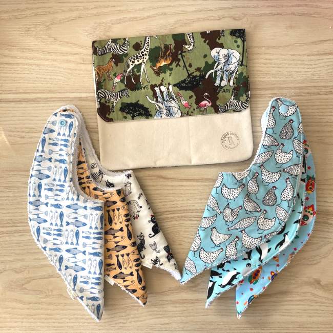 RHAPSO Couture, la commande personnalisée d'Isa L - bavoirs et protège carnet de santé Hygée RHAPSO Couture, la commande personnalisée d'Isa L - bavoirs et protège carnet de santé Hygée