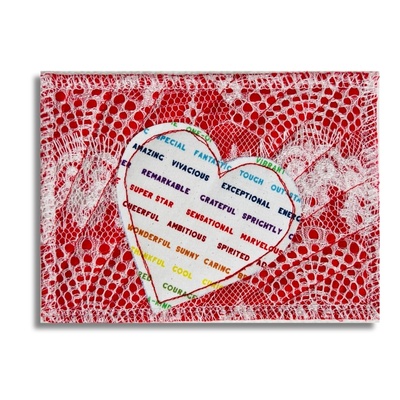 Rhapso Couture: carte postale , collection love, coeur sur fond rouge et dentelle