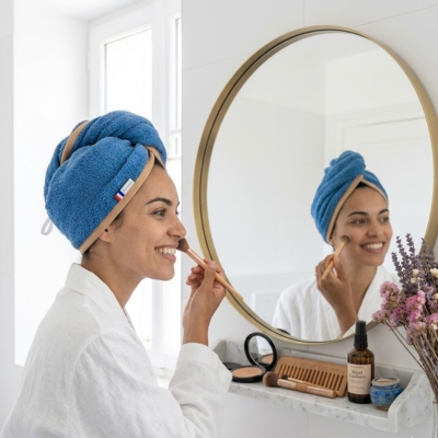 Rhapso Couture : serviette à cheveux forme turban ou goutte d'eau, éponge bleue, biais marron